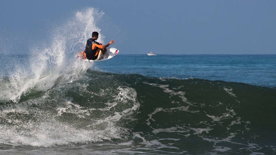 Sessão de treino do surfista Gabriel Medina em Trestles, na Califórnia