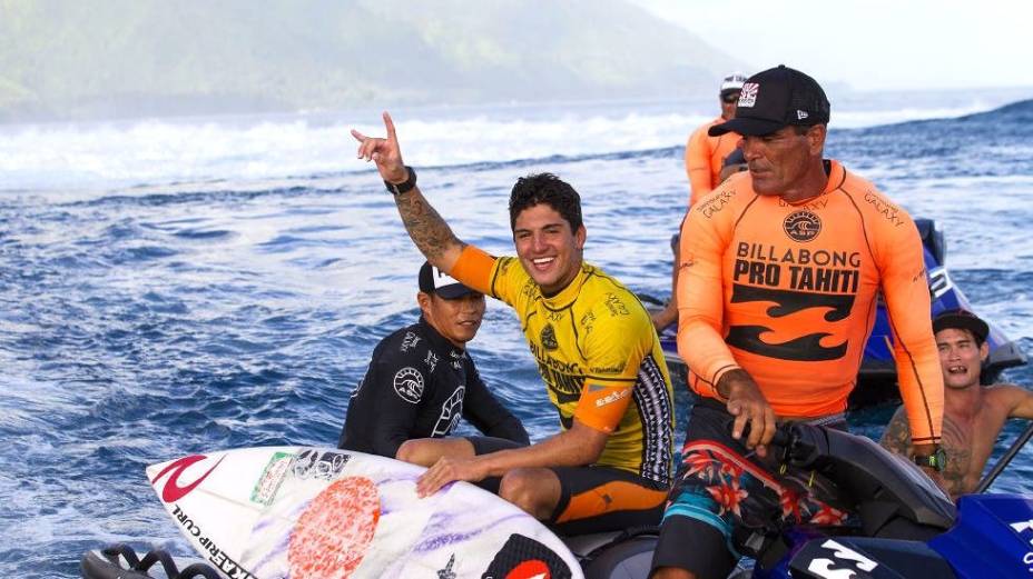 Gabriel Medina vence o Billabong Pro do Taiti e lidera o circuito mundial de surfe