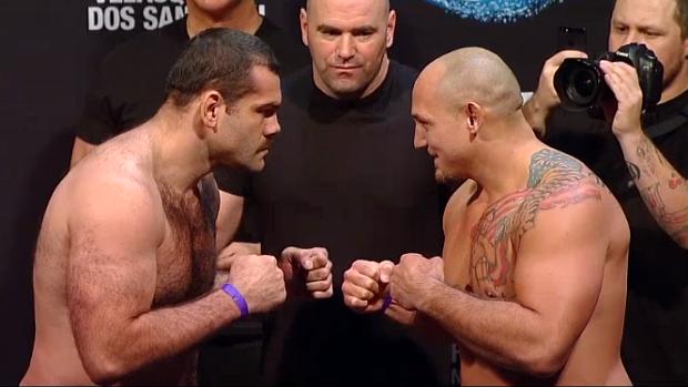 Gabriel Napão (à esq.) enfrenta Shawn Jordan no UFC 166, neste sábado