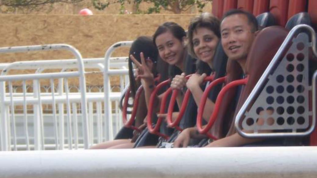Gabriella Yukari Nichimura, pouco antes de cair do brinquedo La Tour Eiffel no parque Hopi Hari, em Vinhedo