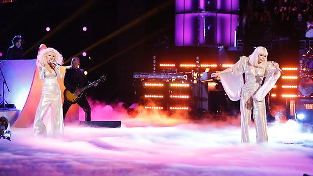 Lady Gaga e Christina Aguilera cantam na final da versão americana do programa 'The Voice'