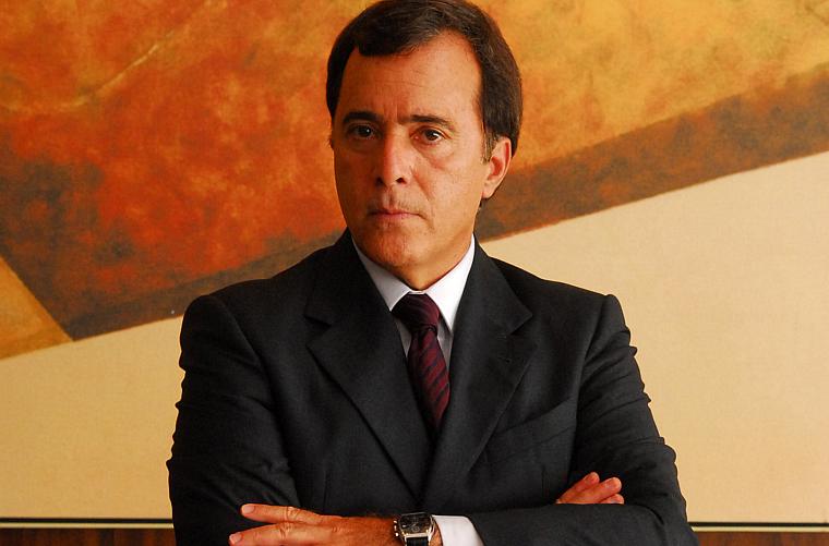 Tony Ramos, com 59 anos, como o empresário Antenor Cavalcanti, em 'Paraíso Tropical', em 2007.