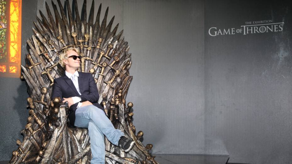 Liam Cunnigham e Alfie Allen participam da abertura da exposição internacional da série Game of Thrones, em São Paulo