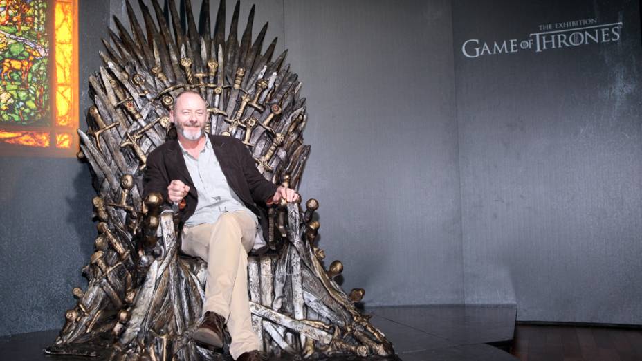 Liam Cunnigham e Alfie Allen participam da abertura da exposição internacional da série Game of Thrones, em São Paulo