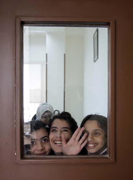 Garotas com deficiência visual na "Academia Real para Cegos" fundada no mês passado em Amã, na Jordânia