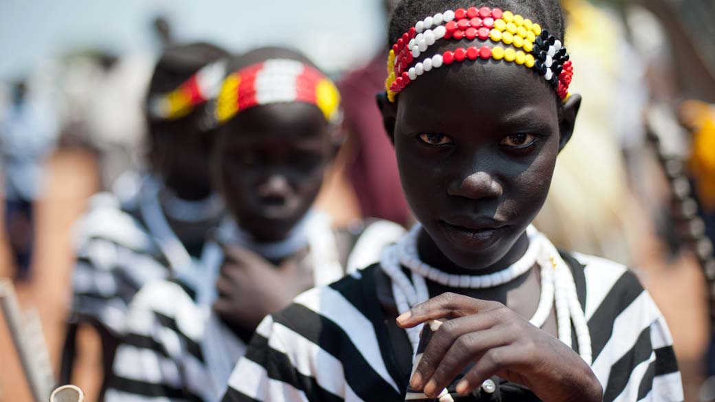 Garotas sudanesas participam de marcha organizada pelo Movimento Popular de Libertação do Sudão, na capital Juba. No próximo dia 9, o sul do Sudão irá declarar oficialmente sua independência