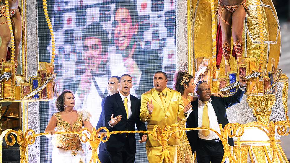 Ronaldo foi o homenageado da Gaviões da Fiel no Carnaval 2014