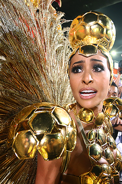 Sabrina Sato no desfile da Gaviões da Fiel, no Sambódromo do Anhembi