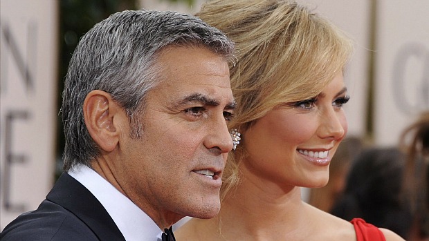George Clooney e a namorada, Stacy Keibler, no Globo de Ouro