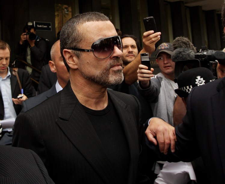 George Michael comparece a tribunal na Inglaterra