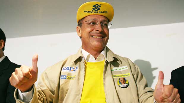 O candidato do PSDB à presidência da República Geraldo Alckmin durante campanha em Brasília, 2006