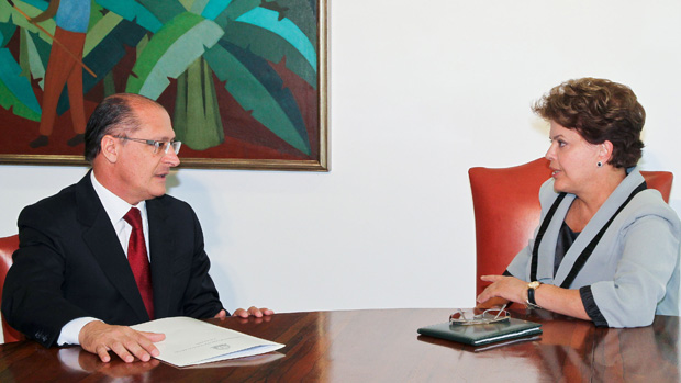 O governador de São Paulo, Geraldo Alckmin, e a presidente Dilma Rousseff: parceria para obras da Copa