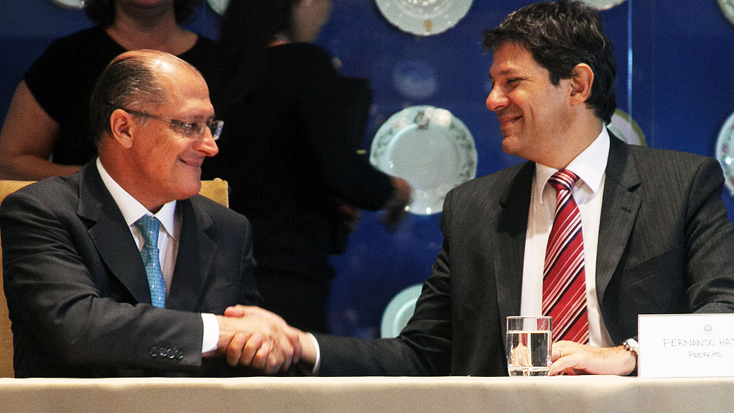 O governador Geraldo Alckmin e o prefeito Fernando Haddad se reuniram no Palácio dos Bandeirantes, junto a secretários estaduais e municipais, para discutir programas de governo e firmar parcerias