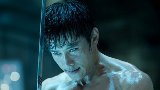 O ator sul-coreano Lee Byung-hun em cena de <em>G.I. Joe </em>como o vilão Storm Shadow