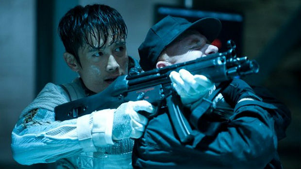 O ator sul-coreano Lee Byung-hun em cena de <em>G.I. Joe </em>como o vilão Storm Shadow