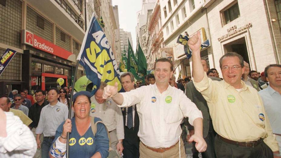 Gilberto Kassab ao lado de José Aníbal durante caminhada pró-Serra no centro de São Paulo