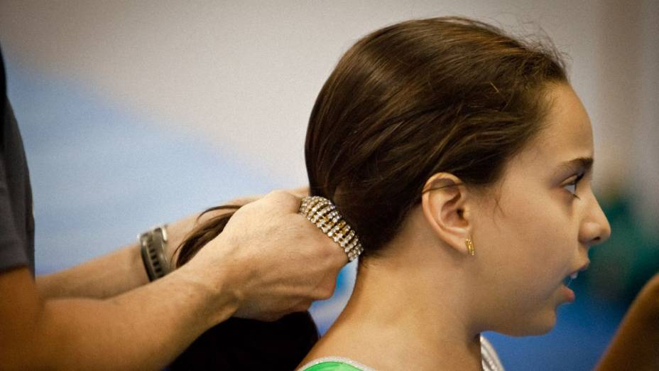 Ginástica para autistas: Rodrigo se preocupa até com o penteado de Helena