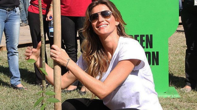Top model Gisele Bündchen plantou muda na Quinta da Boa Vista