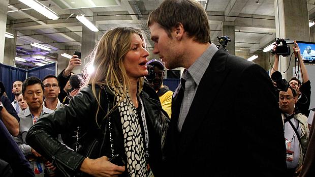 Gisele Bündchen consola o marido Tom Brady após a derrota do New England Patriots