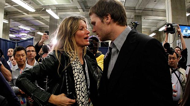 Gisele Bündchen consola o marido Tom Brady após a derrota do New England Patriots 