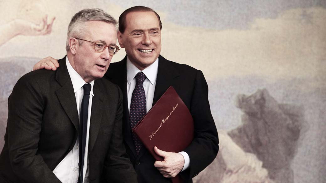 O ministro das Finanças italiano, Giulio Tremonti, e o primeiro-ministro, Silvio Berlusconi: divergências sobre plano assustam os investidores