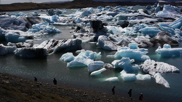 A Glacier Lagoon fica a 380 Km da capital Reykjavik e pode ser navegada durante o verão