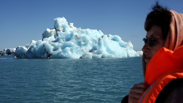 A Glacier Lagoon fica a 380 Km da capital Reykjavik e pode ser navegada durante o verão