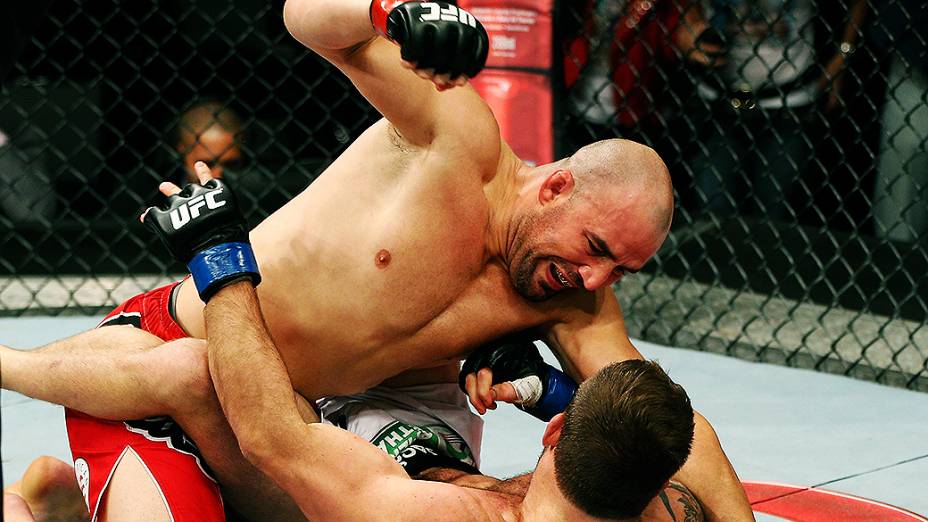 Glover Teixeira nocautea Ryan Bade no UFC Fight Night realizado na Arena Mineirinho em Belo Horizonte