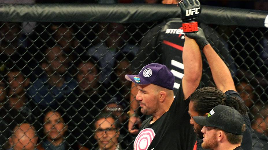 Glover Teixeira nocautea Ryan Bade no UFC Fight Night realizado na Arena Mineirinho em Belo Horizonte