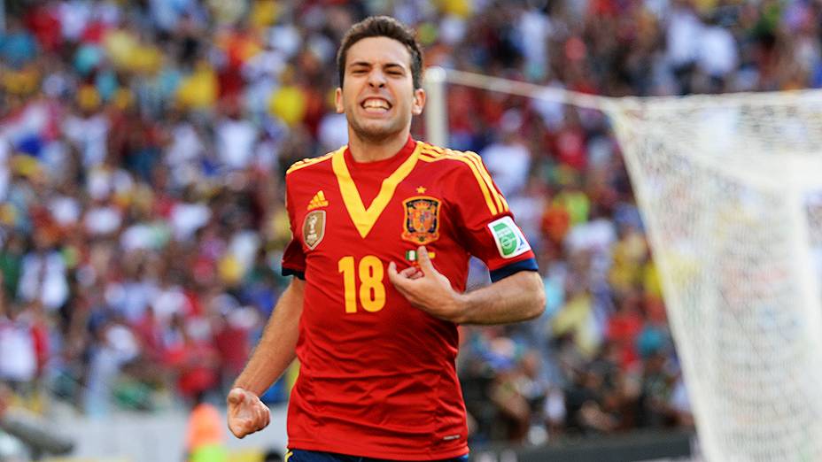 Jogador Jordi Alba, da Espanha, comemora gol contra a Nigéria, pela Copa das Confederações, em Fortaleza