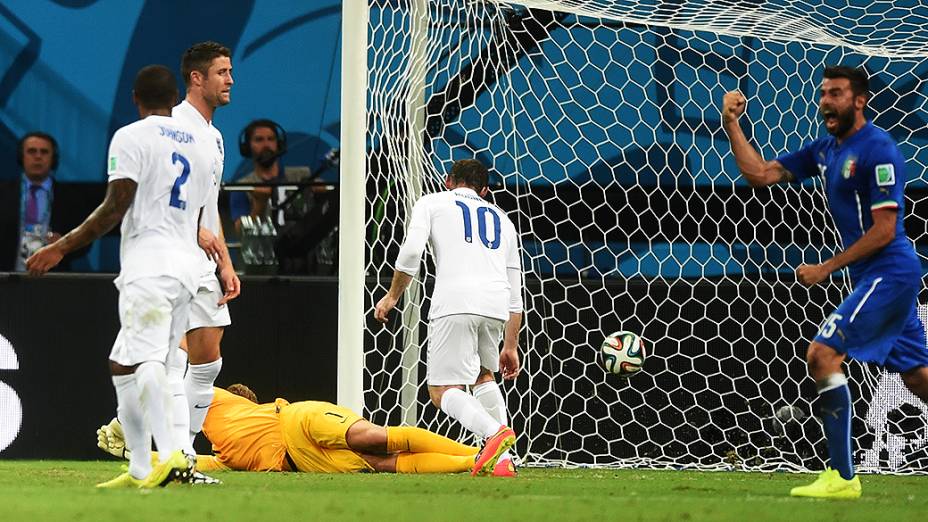 O jogador italiano Barzagli comemora gol contra a Inglaterra na Arena Amazônia, em Manaus