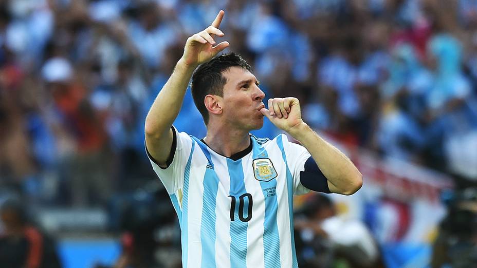 Messi comemora o único gol da Argentina contra o Irã no Mineirão, em Belo Horizonte