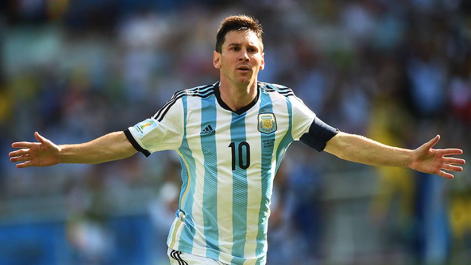 Messi comemora o único gol da Argentina contra o Irã no Mineirão, em Belo Horizonte