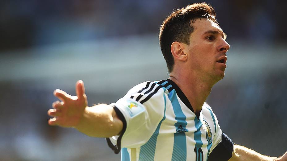 Messi comemora o único gol da Argentina contra o Irã no Mineirão, em Belo Horizonte