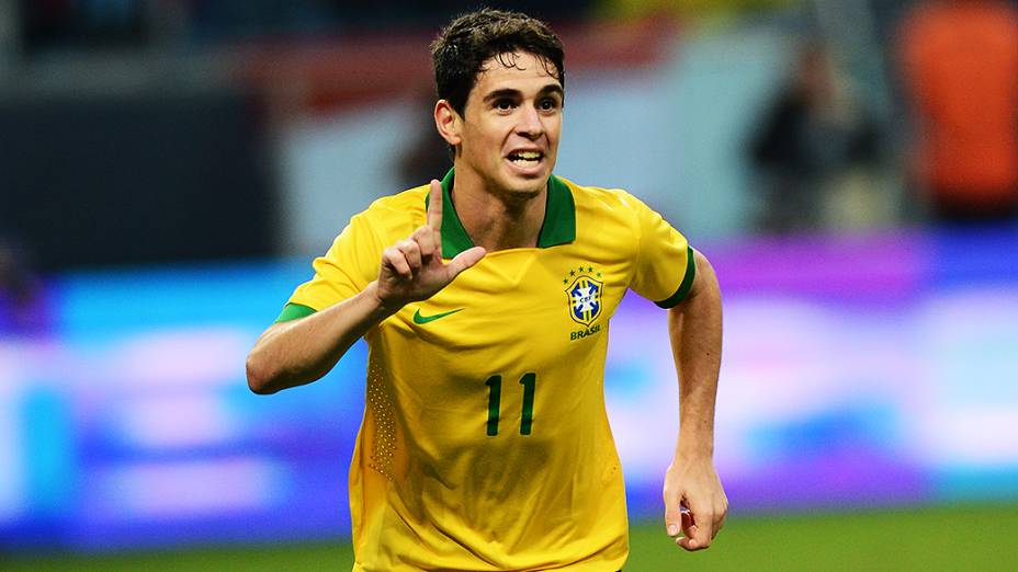 Oscar marca gol durante partida entre Brasil x França, amistoso de preparação para a Copa das Confederações realizada no Arena do Grêmio