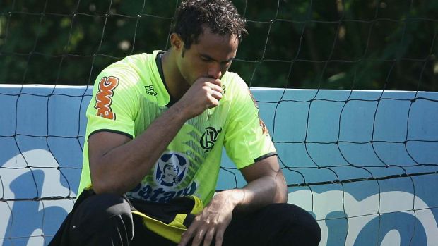 Goleiro Bruno triste em treino do Flamengo