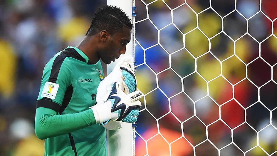 O goleiro Alexander Domínguez, do Equador, durante o jogo contra a França