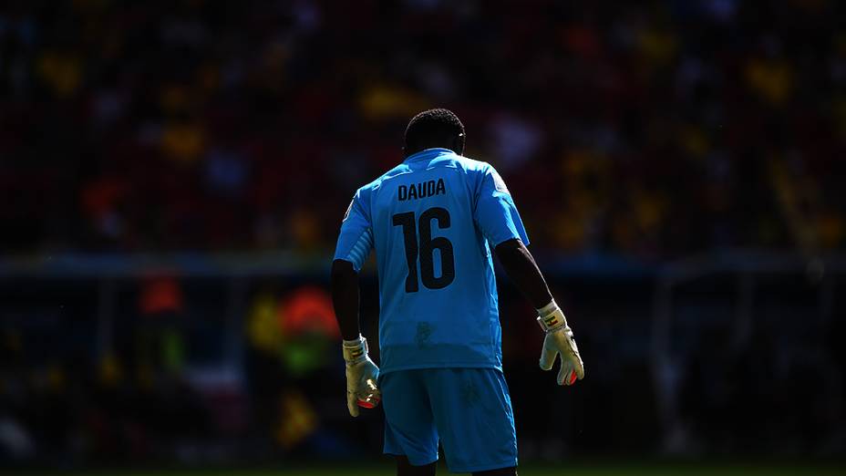 O goleiro Fatau Dauda, de Gana, durante o jogo contra Portugal