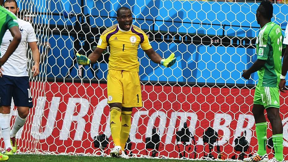 O goleiro Vincent Enyeama, da Nigéria, durante o jogo contra a França