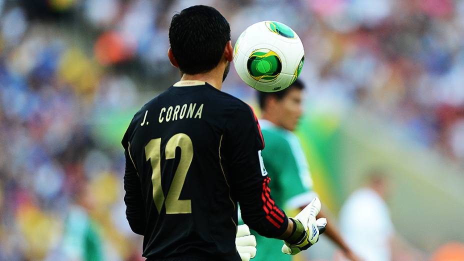 Goleiro do México durante jogo pela Copa das Confederações no Brasil