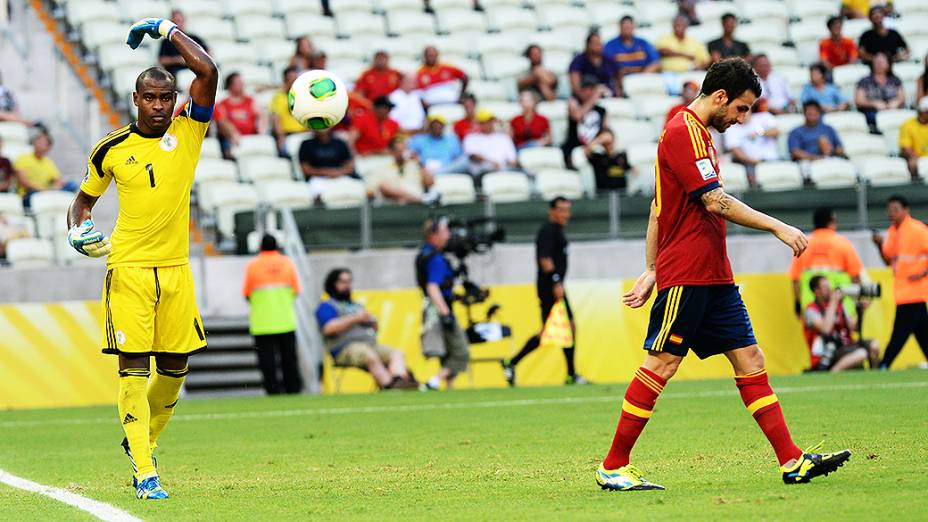 Goleiro da Nigéria durante jogo pela Copa das Confederações no Brasil