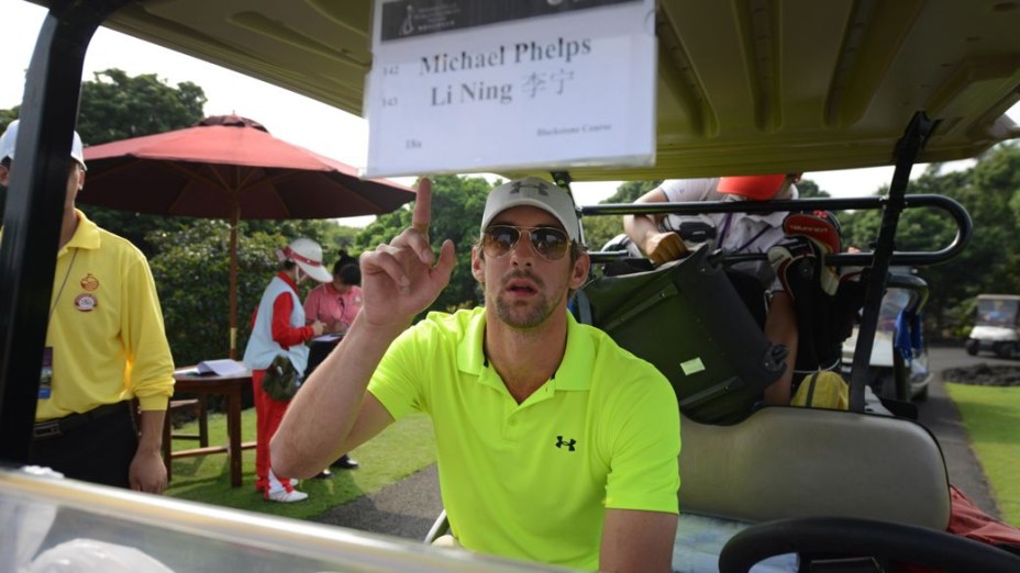  <br><br>  O ex-nadador Michael Phelps no torneio de golfe das celebridades em Haikou, na China, nesta sexta-feira