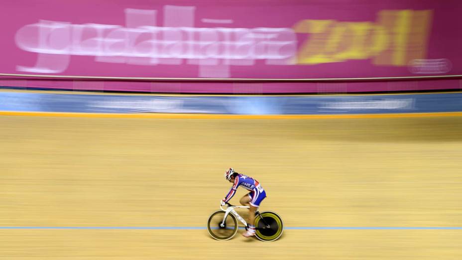 O chileno Gonzalo Sabas Miranda durante prova de ciclismo no terceiro dia dos Jogos Pan-Americanos em Guadalajara, México, em 17/10/2011