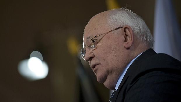 "O melhor passo que poderia ser adotado pelas autoridades seria que apresentassem sua renúncia", disse Gorbachev