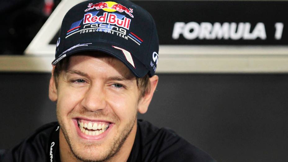 Sebastian Vettel sorri durante entrevista concedida em Interlagos