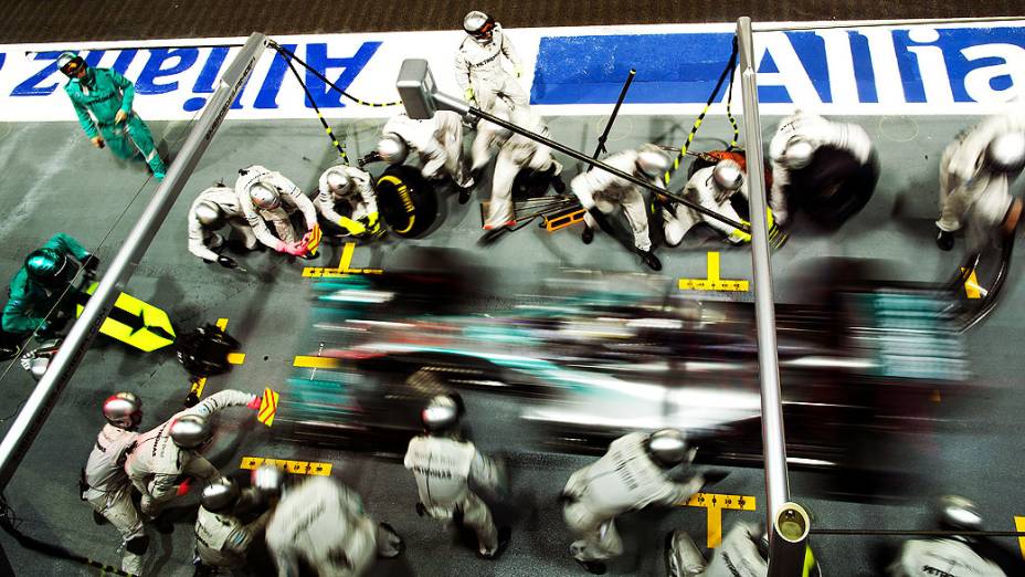 Lewis Hamilton, da Mercedes, vence o Grande Prêmio de Singapura 2014
