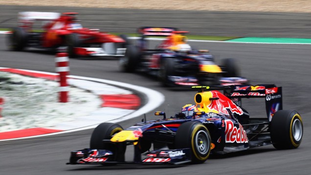 O líder da prova Mark Webber, da Red Bull Racing, é seguido pelo companheiro de equipe, Sebastian Vettel, e o espanhol Fernando Alonso, durante o GP de F1 da Alemanha