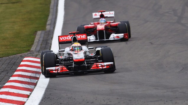 Lewis Hamilton, da McLaren, e Fernando Alonso, da Ferrari, durante o GP da Alemanha