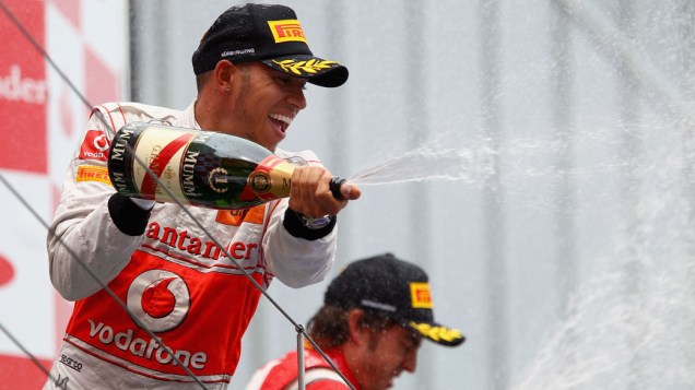 Lewis Hamilton comemora a vitória no GP da Alemanha