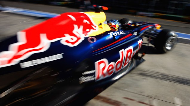 O piloto alemão Sebastian Vettel sai dos boxes para o GP de F1 da Austrália